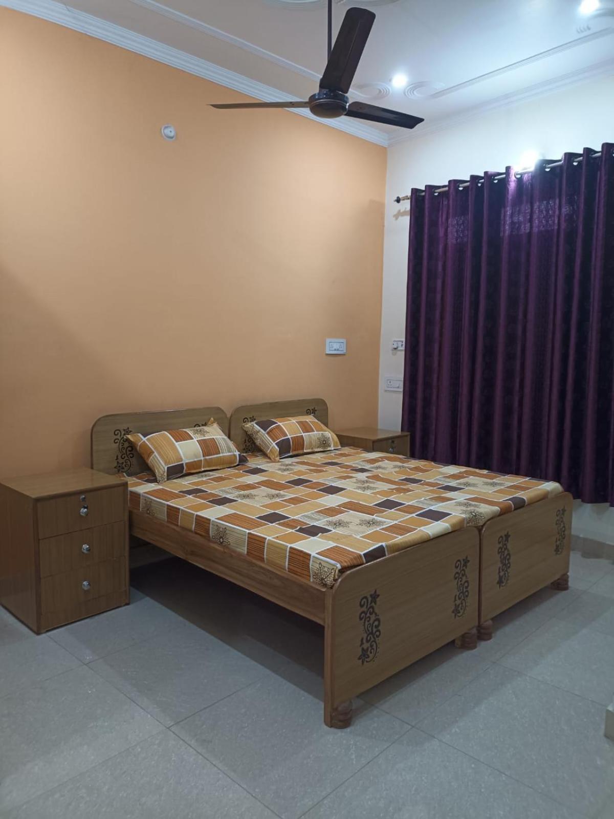 Anant Paying Guest House Ayodhya エクステリア 写真