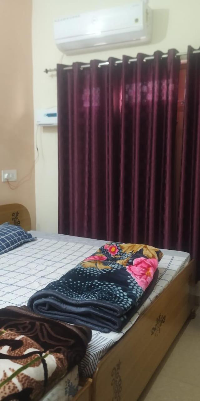 Anant Paying Guest House Ayodhya エクステリア 写真